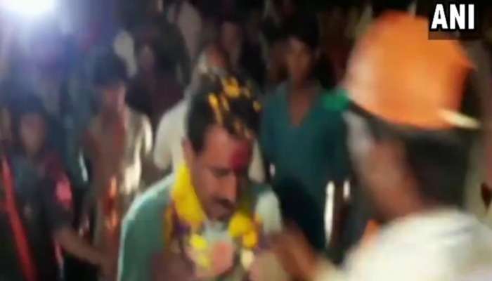 Video:ಮಧ್ಯಪ್ರದೇಶದಲ್ಲಿ ಬಿಜೆಪಿ ಶಾಸಕನಿಗೆ ಶೂ ಹಾರ ಹಾಕಿ ಸ್ವಾಗತಿಸಿದ ಯುವಕ 