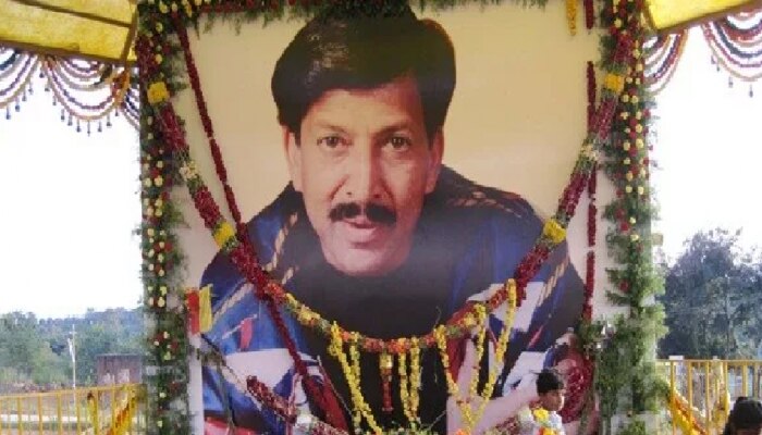 ಸಾಹಸಸಿಂಹ ವಿಷ್ಣುವರ್ಧನ್ 9ನೇ ವರ್ಷದ ಪುಣ್ಯಸ್ಮರಣೆ; ಪುಷ್ಪನಮನ ಸಲ್ಲಿಸಿದ ಅಭಿಮಾನಿಗಳು ಸಾಹಸಸಿಂಹ ವಿಷ್ಣುವರ್ಧನ್ 9ನೇ ವರ್ಷದ ಪುಣ್ಯಸ್ಮರಣೆ; ಪುಷ್ಪನಮನ ಸಲ್ಲಿಸಿದ ಅಭಿಮಾನಿಗಳು