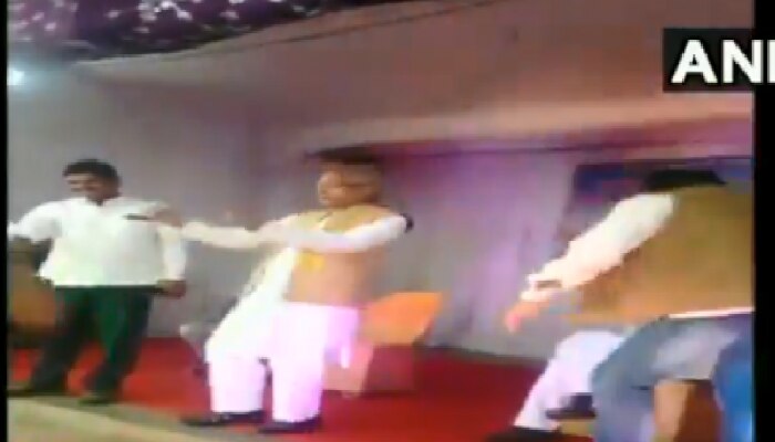 VIDEO: ಕಾಲೇಜು ವಿದ್ಯಾರ್ಥಿಗಳೊಂದಿಗೆ ಡ್ಯಾನ್ಸ್ ಮಾಡಿದ ಎನ್ಸಿಪಿ ಸಂಸದ VIDEO: ಕಾಲೇಜು ವಿದ್ಯಾರ್ಥಿಗಳೊಂದಿಗೆ ಡ್ಯಾನ್ಸ್ ಮಾಡಿದ ಎನ್ಸಿಪಿ ಸಂಸದ