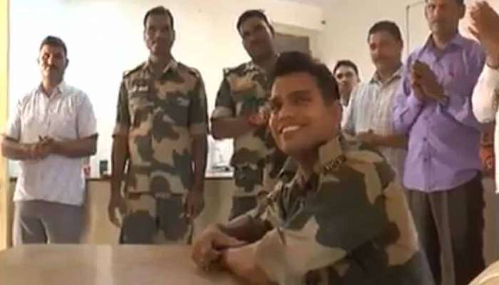 VIDEO: ಎಲ್ಲರನ್ನೂ ಭಾವುಕರನ್ನಾಸುತ್ತೆ ಬಿಎಸ್ಎಫ್ ಯೋಧನ ಈ ಹಾಡಿನ ಸಂದೇಶ VIDEO: ಎಲ್ಲರನ್ನೂ ಭಾವುಕರನ್ನಾಸುತ್ತೆ ಬಿಎಸ್ಎಫ್ ಯೋಧನ ಈ ಹಾಡಿನ ಸಂದೇಶ