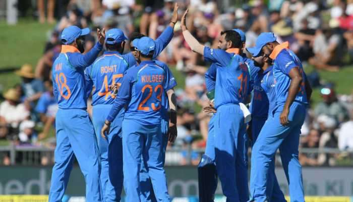 ಭಾರತಕ್ಕೆ 35 ರನ್ ಗಳ ಗೆಲುವು, 4-1 ರ ಅಂತರದಿಂದ ಸರಣಿ ಕೈವಶ ಭಾರತಕ್ಕೆ 35 ರನ್ ಗಳ ಗೆಲುವು, 4-1 ರ ಅಂತರದಿಂದ ಸರಣಿ ಕೈವಶ