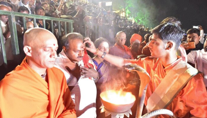 ನಾನು ಮಾನವ ಧರ್ಮದ ಸೇವಕನಾಗಿ ಕಾರ್ಯನಿರ್ವಹಿಸುತ್ತಿದ್ದೇನೆ- ಸಿಎಂ ಹೆಚ್.ಡಿ.ಕುಮಾರಸ್ವಾಮಿ ನಾನು ಮಾನವ ಧರ್ಮದ ಸೇವಕನಾಗಿ ಕಾರ್ಯನಿರ್ವಹಿಸುತ್ತಿದ್ದೇನೆ- ಸಿಎಂ ಹೆಚ್.ಡಿ.ಕುಮಾರಸ್ವಾಮಿ