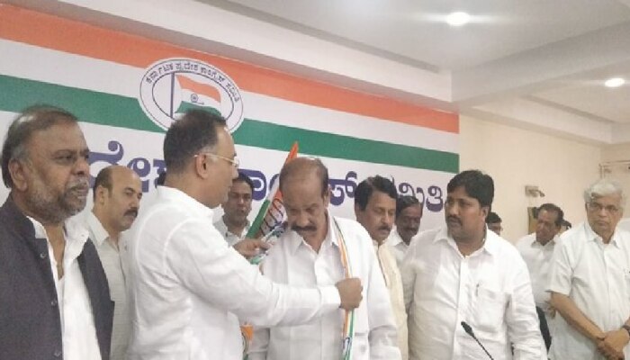 ಕಾಂಗ್ರೆಸ್ ಪಕ್ಷಕ್ಕೆ ಮಾಜಿ ಶಾಸಕ ತಿಪ್ಪೇಸ್ವಾಮಿ ಸೇರ್ಪಡೆ! ಕಾಂಗ್ರೆಸ್ ಪಕ್ಷಕ್ಕೆ ಮಾಜಿ ಶಾಸಕ ತಿಪ್ಪೇಸ್ವಾಮಿ ಸೇರ್ಪಡೆ!
