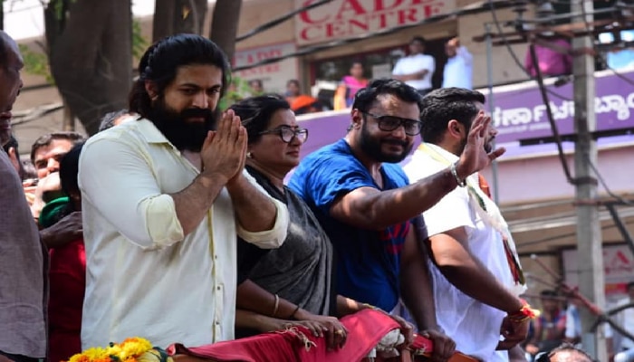 ಸುಮಲತಾ, ಯಶ್, ದರ್ಶನ್ಗೆ ಸಿಆರ್ಪಿಎಫ್ ಭದ್ರತೆಗೆ ಕೇಂದ್ರ ಸರ್ಕಾರಕ್ಕೆ ಬಿಜೆಪಿ ಪತ್ರ ಸುಮಲತಾ, ಯಶ್, ದರ್ಶನ್ಗೆ ಸಿಆರ್ಪಿಎಫ್ ಭದ್ರತೆಗೆ ಕೇಂದ್ರ ಸರ್ಕಾರಕ್ಕೆ ಬಿಜೆಪಿ ಪತ್ರ