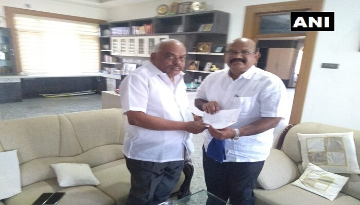 ಉಮೇಶ್ ಜಾಧವ್ ರಾಜೀನಾಮೆ ಕೊನೆಗೂ ಅಂಗೀಕಾರ! ಉಮೇಶ್ ಜಾಧವ್ ರಾಜೀನಾಮೆ ಕೊನೆಗೂ ಅಂಗೀಕಾರ!