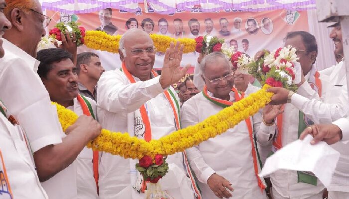 ಕಾಂಗ್ರೆಸ್ ತೆಕ್ಕೆಗೆ ಮಾಜಿ ರಾಜ್ಯಸಭಾ ಸದಸ್ಯ ಕೆ.ಬಿ.ಶಾಣಪ್ಪ ಕಾಂಗ್ರೆಸ್ ತೆಕ್ಕೆಗೆ ಮಾಜಿ ರಾಜ್ಯಸಭಾ ಸದಸ್ಯ ಕೆ.ಬಿ.ಶಾಣಪ್ಪ