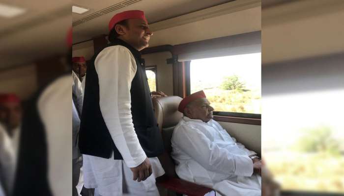 ನಾಮಪತ್ರ ಸಲ್ಲಿಸಲು ಸಮಾಜವಾದಿ ಪಕ್ಷದ ರಥದಲ್ಲಿ ಜಿಲ್ಲಾಧಿಕಾರಿ ಕಚೇರಿ ತಲುಪಿದ ಮುಲಾಯಂ ಸಿಂಗ್ ನಾಮಪತ್ರ ಸಲ್ಲಿಸಲು ಸಮಾಜವಾದಿ ಪಕ್ಷದ ರಥದಲ್ಲಿ ಜಿಲ್ಲಾಧಿಕಾರಿ ಕಚೇರಿ ತಲುಪಿದ ಮುಲಾಯಂ ಸಿಂಗ್