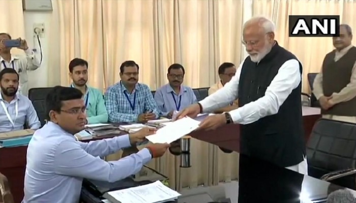 ಲೋಕಸಭಾ ಚುನಾವಣೆ 2019: ವಾರಣಾಸಿಯಲ್ಲಿ ಪ್ರಧಾನಿ ನರೇಂದ್ರ ಮೋದಿ ನಾಮಪತ್ರ ಸಲ್ಲಿಕೆ ಲೋಕಸಭಾ ಚುನಾವಣೆ 2019: ವಾರಣಾಸಿಯಲ್ಲಿ ಪ್ರಧಾನಿ ನರೇಂದ್ರ ಮೋದಿ ನಾಮಪತ್ರ ಸಲ್ಲಿಕೆ