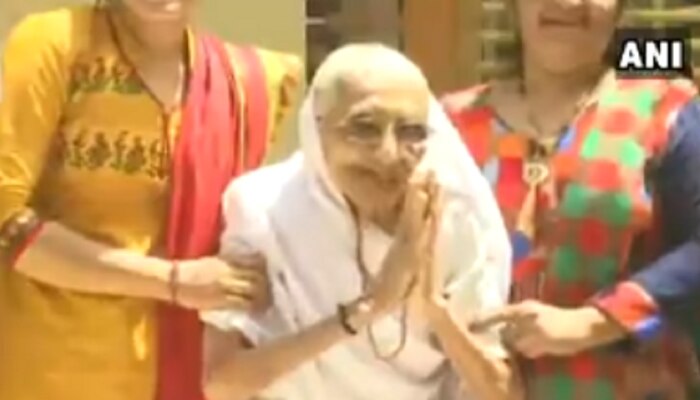 ಎನ್ಡಿಎಗೆ ಭರ್ಜರಿ ಮುನ್ನಡೆ; ಮತದಾರರಿಗೆ ಮೋದಿ ತಾಯಿ ಹೇಳಿದ್ದೇನು? ಎನ್ಡಿಎಗೆ ಭರ್ಜರಿ ಮುನ್ನಡೆ; ಮತದಾರರಿಗೆ ಮೋದಿ ತಾಯಿ ಹೇಳಿದ್ದೇನು?