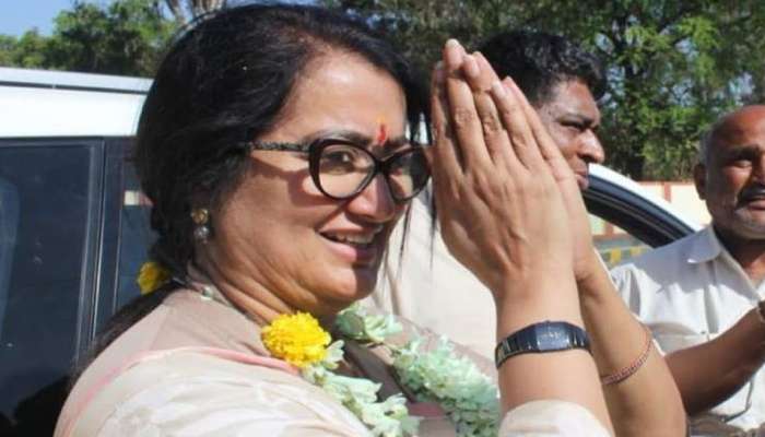 ಮಂಡ್ಯದಲ್ಲಿ ಸುಮಲತಾ ಅಂಬರೀಶ್ ಜಯಭೇರಿ; ನಿಖಿಲ್ ಕುಮಾರಸ್ವಾಮಿಗೆ ತೀವ್ರ ಮುಖಭಂಗ ಮಂಡ್ಯದಲ್ಲಿ ಸುಮಲತಾ ಅಂಬರೀಶ್ ಜಯಭೇರಿ; ನಿಖಿಲ್ ಕುಮಾರಸ್ವಾಮಿಗೆ ತೀವ್ರ ಮುಖಭಂಗ