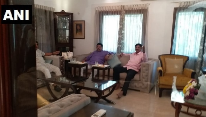 ರಾಜ್ಯದಲ್ಲಿ ಗರಿಗೆದರಿದ ರಾಜಕೀಯ; ಎಸ್.ಎಂ.ಕೃಷ್ಣ ಭೇಟಿ ಬಳಿಕ ರಮೇಶ್ ಜಾರಕಿಹೊಳಿ ಹೇಳಿದ್ದೇನು? ರಾಜ್ಯದಲ್ಲಿ ಗರಿಗೆದರಿದ ರಾಜಕೀಯ; ಎಸ್.ಎಂ.ಕೃಷ್ಣ ಭೇಟಿ ಬಳಿಕ ರಮೇಶ್ ಜಾರಕಿಹೊಳಿ ಹೇಳಿದ್ದೇನು?