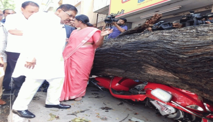 ನಗರದಲ್ಲಿ ಮಳೆಹಾನಿ ಪ್ರದೇಶಗಳನ್ನು ಪರಿಶೀಲಿಸಿದ ಉಪಮುಖ್ಯಮಂತ್ರಿ ಡಾ.ಜಿ. ಪರಮೇಶ್ವರ ನಗರದಲ್ಲಿ ಮಳೆಹಾನಿ ಪ್ರದೇಶಗಳನ್ನು ಪರಿಶೀಲಿಸಿದ ಉಪಮುಖ್ಯಮಂತ್ರಿ ಡಾ.ಜಿ. ಪರಮೇಶ್ವರ