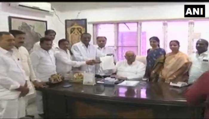 ಕಾಂಗ್ರೆಸ್ಗೆ ಬಿಗ್ ಶಾಕ್: ತೆಲಂಗಾಣದಲ್ಲಿ ಪಕ್ಷದ 12 ಶಾಕಸರು ಟಿಆರ್ಎಸ್ಗೆ ಕಾಂಗ್ರೆಸ್ಗೆ ಬಿಗ್ ಶಾಕ್: ತೆಲಂಗಾಣದಲ್ಲಿ ಪಕ್ಷದ 12 ಶಾಕಸರು ಟಿಆರ್ಎಸ್ಗೆ