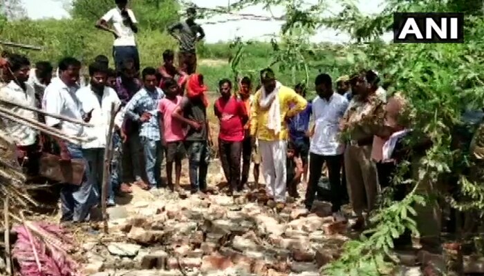 ಶಾಲಾ ಶೌಚಾಲಯದಲ್ಲಿ ಸ್ಫೋಟ: ಇಬ್ಬರು ಮಕ್ಕಳು ಸಾವು ಶಾಲಾ ಶೌಚಾಲಯದಲ್ಲಿ ಸ್ಫೋಟ: ಇಬ್ಬರು ಮಕ್ಕಳು ಸಾವು
