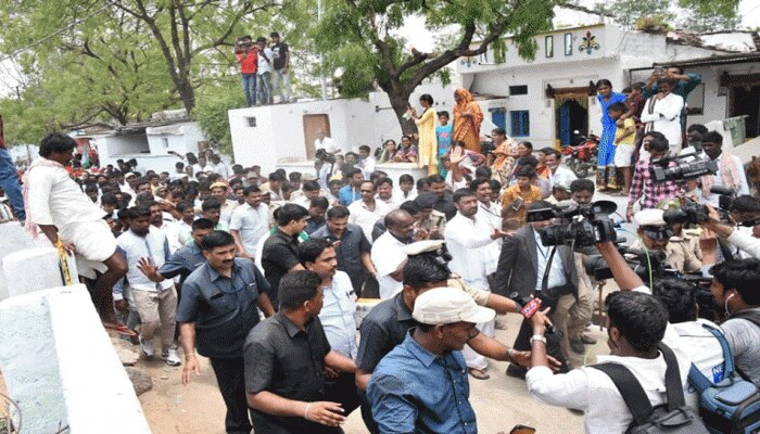 ಗ್ರಾಮವಾಸ್ತವ್ಯ ಕನಿಷ್ಠ ವೆಚ್ಚದ ಕಾರ್ಯಕ್ರಮ: ಸಿಎಂ ಹೆಚ್ಡಿಕೆ ಸ್ಪಷ್ಟನೆ ಗ್ರಾಮವಾಸ್ತವ್ಯ ಕನಿಷ್ಠ ವೆಚ್ಚದ ಕಾರ್ಯಕ್ರಮ: ಸಿಎಂ ಹೆಚ್ಡಿಕೆ ಸ್ಪಷ್ಟನೆ