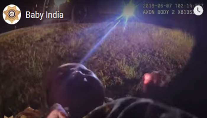 VIDEO: ಪ್ಲಾಸ್ಟಿಕ್ ಚೀಲದಲ್ಲಿ ಸಿಕ್ಕ ನವಜಾತ ಶಿಶುವಿಗೆ 'ಇಂಡಿಯಾ' ಎಂದು ಹೆಸರಿಟ್ಟ ಅಮೇರಿಕಾ ಪೊಲೀಸ್ VIDEO: ಪ್ಲಾಸ್ಟಿಕ್ ಚೀಲದಲ್ಲಿ ಸಿಕ್ಕ ನವಜಾತ ಶಿಶುವಿಗೆ 'ಇಂಡಿಯಾ' ಎಂದು ಹೆಸರಿಟ್ಟ ಅಮೇರಿಕಾ ಪೊಲೀಸ್