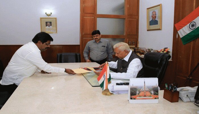ರಾಜ್ಯಪಾಲರಿಗೆ ರಾಜೀನಾಮೆ ನೀಡಿದ ಸಚಿವ ಹೆಚ್. ನಾಗೇಶ್ ರಾಜ್ಯಪಾಲರಿಗೆ ರಾಜೀನಾಮೆ ನೀಡಿದ ಸಚಿವ ಹೆಚ್. ನಾಗೇಶ್