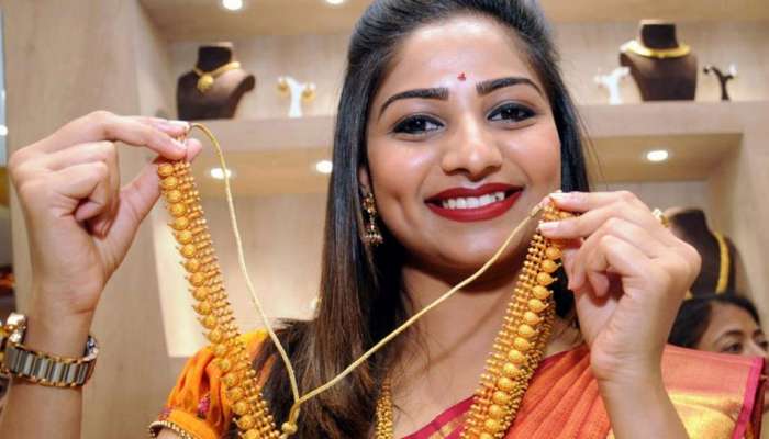 ಮಾರುಕಟ್ಟೆ ದರಕ್ಕಿಂತ ಇಲ್ಲಿ ಅಗ್ಗವಾಗಿ ಸಿಗಲಿದೆ ಚಿನ್ನ! ಈ ಕೊಡುಗೆ ನಾಳೆವರೆಗೆ ಮಾತ್ರ! ಮಾರುಕಟ್ಟೆ ದರಕ್ಕಿಂತ ಇಲ್ಲಿ ಅಗ್ಗವಾಗಿ ಸಿಗಲಿದೆ ಚಿನ್ನ! ಈ ಕೊಡುಗೆ ನಾಳೆವರೆಗೆ ಮಾತ್ರ!