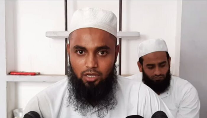 'ಜೈ ಶ್ರೀ ರಾಮ್' ಹೇಳುವಂತೆ ಒತ್ತಾಯಿಸಿ ಮುಸ್ಲಿಂ ಧರ್ಮ ಗುರು ಮೇಲೆ ಹಲ್ಲೆ 'ಜೈ ಶ್ರೀ ರಾಮ್' ಹೇಳುವಂತೆ ಒತ್ತಾಯಿಸಿ ಮುಸ್ಲಿಂ ಧರ್ಮ ಗುರು ಮೇಲೆ ಹಲ್ಲೆ