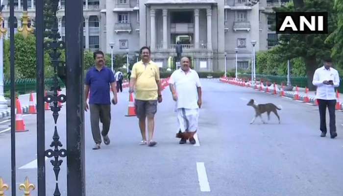 Watch: ಅಹೋರಾತ್ರಿ ಧರಣಿ, ಬೆಳಿಗ್ಗೆ ವಿಧಾನಸೌಧದ ಬಳಿಯೇ ವಾಕಿಂಗ್ ಮುಗಿಸಿದ ಬಿಜೆಪಿ ಶಾಸಕರು! Watch: ಅಹೋರಾತ್ರಿ ಧರಣಿ, ಬೆಳಿಗ್ಗೆ ವಿಧಾನಸೌಧದ ಬಳಿಯೇ ವಾಕಿಂಗ್ ಮುಗಿಸಿದ ಬಿಜೆಪಿ ಶಾಸಕರು!