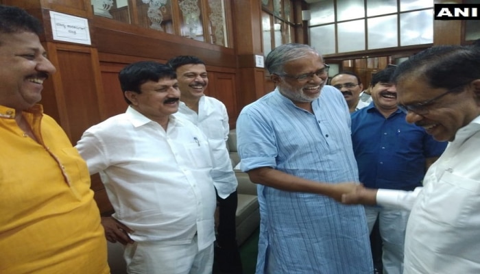 ರಾಜಕೀಯವನ್ನೂ ಮೀರಿ ನಾವೆಲ್ಲಾ ಸ್ನೇಹಿತರು, ಅದೇ ಸುಂದರ ಪ್ರಜಾಪ್ರಭುತ್ವ: ಡಿಸಿಎಂ ಜಿ.ಪರಮೇಶ್ವರ್ ರಾಜಕೀಯವನ್ನೂ ಮೀರಿ ನಾವೆಲ್ಲಾ ಸ್ನೇಹಿತರು, ಅದೇ ಸುಂದರ ಪ್ರಜಾಪ್ರಭುತ್ವ: ಡಿಸಿಎಂ ಜಿ.ಪರಮೇಶ್ವರ್