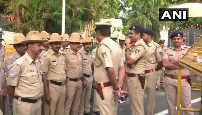 ಬಿಎಸ್ವೈ ಪಟ್ಟಾಭಿಷೇಕಕ್ಕೆ 3 ಸಾವಿರ ಪಾಸ್ ವ್ಯವಸ್ಥೆ, 1 ಸಾವಿರ ಪೊಲೀಸರ ನಿಯೋಜನೆ: ಅಲೋಕ್ ಕುಮಾರ್ ಬಿಎಸ್ವೈ ಪಟ್ಟಾಭಿಷೇಕಕ್ಕೆ 3 ಸಾವಿರ ಪಾಸ್ ವ್ಯವಸ್ಥೆ, 1 ಸಾವಿರ ಪೊಲೀಸರ ನಿಯೋಜನೆ: ಅಲೋಕ್ ಕುಮಾರ್