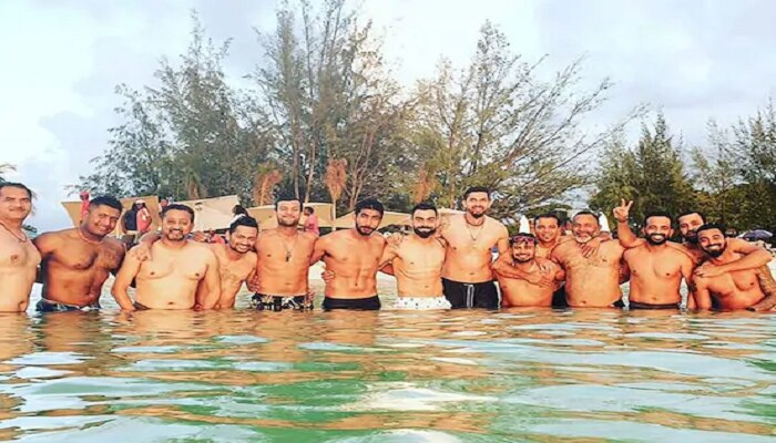 ಟೆಸ್ಟ್ ಸರಣಿಗೂ ಮೊದಲು ವೆಸ್ಟ್ ಇಂಡೀಸ್ ಬಿಚ್ ನಲ್ಲಿ ಮಿಂದೆದ್ದ ಕೊಹ್ಲಿ ಟೀಮ್ ಟೆಸ್ಟ್ ಸರಣಿಗೂ ಮೊದಲು ವೆಸ್ಟ್ ಇಂಡೀಸ್ ಬಿಚ್ ನಲ್ಲಿ ಮಿಂದೆದ್ದ ಕೊಹ್ಲಿ ಟೀಮ್