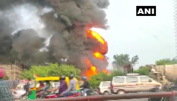 ದೆಹಲಿಯ ಪಂಜಾಬಿ ಬಾಗ್ನ ಗೋದಾಮಿನಲ್ಲಿ ಭಾರಿ ಅಗ್ನಿ ಅನಾಹುತ ದೆಹಲಿಯ ಪಂಜಾಬಿ ಬಾಗ್ನ ಗೋದಾಮಿನಲ್ಲಿ ಭಾರಿ ಅಗ್ನಿ ಅನಾಹುತ