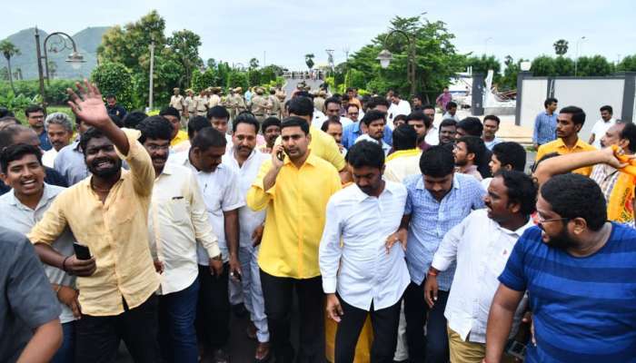 ಚಂದ್ರಬಾಬು ನಾಯ್ಡು, ಮಗ ನಾರಾ ಲೋಕೇಶ್ ಸೇರಿದಂತೆ ಹಲವು ಟಿಡಿಪಿ ನಾಯಕರಿಗೆ ಗೃಹ ಬಂಧನ! ಚಂದ್ರಬಾಬು ನಾಯ್ಡು, ಮಗ ನಾರಾ ಲೋಕೇಶ್ ಸೇರಿದಂತೆ ಹಲವು ಟಿಡಿಪಿ ನಾಯಕರಿಗೆ ಗೃಹ ಬಂಧನ!