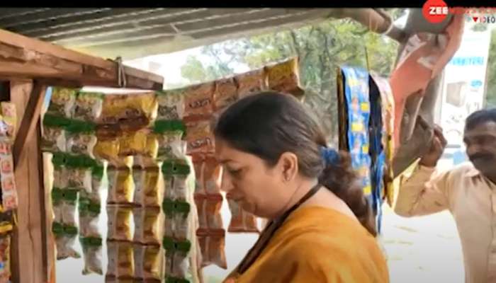 ಟಾಫಿ-ಚಿಪ್ಸ್ ಖರೀದಿಸಿ ಪಾಲಿಥಿನ್ ಬಳಸದಂತೆ ಅಂಗಡಿಯವರಿಗೆ ಸಲಹೆ ನೀಡಿದ ಕೇಂದ್ರ ಸಚಿವೆ ಸ್ಮೃತಿ ಇರಾನಿ ಟಾಫಿ-ಚಿಪ್ಸ್ ಖರೀದಿಸಿ ಪಾಲಿಥಿನ್ ಬಳಸದಂತೆ ಅಂಗಡಿಯವರಿಗೆ ಸಲಹೆ ನೀಡಿದ ಕೇಂದ್ರ ಸಚಿವೆ ಸ್ಮೃತಿ ಇರಾನಿ
