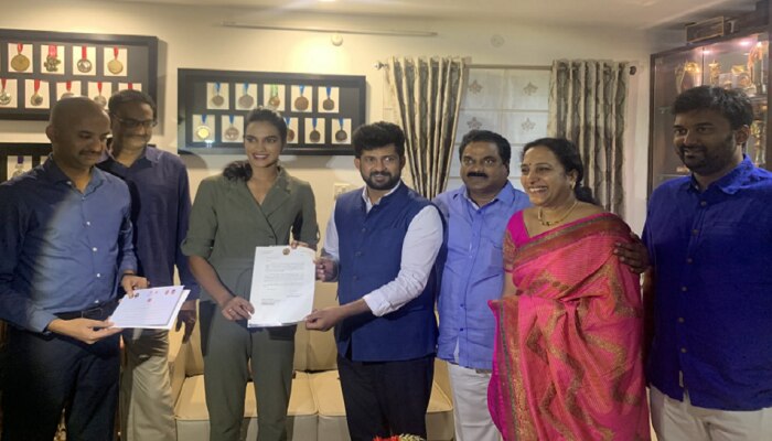 ಮೈಸೂರು ದಸರಾ 2019: ಯುವ ದಸರಾ ಉದ್ಘಾಟನೆಗೆ ಪಿ.ವಿ.ಸಿಂಧುಗೆ ಅಧಿಕೃತ ಆಹ್ವಾನ ಮೈಸೂರು ದಸರಾ 2019: ಯುವ ದಸರಾ ಉದ್ಘಾಟನೆಗೆ ಪಿ.ವಿ.ಸಿಂಧುಗೆ ಅಧಿಕೃತ ಆಹ್ವಾನ