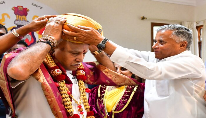 ನಾಡಹಬ್ಬ ದಸರಾ ಮಹೋತ್ಸವಕ್ಕೆ ಸಿಎಂ ಯಡಿಯೂರಪ್ಪಗೆ ಅಧಿಕೃತ ಆಹ್ವಾನ ನಾಡಹಬ್ಬ ದಸರಾ ಮಹೋತ್ಸವಕ್ಕೆ ಸಿಎಂ ಯಡಿಯೂರಪ್ಪಗೆ ಅಧಿಕೃತ ಆಹ್ವಾನ