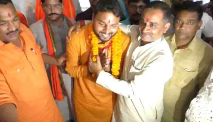 ಉಪಚುನಾವಣೆ ಗೆಲ್ಲಲು ಬಿಜೆಪಿ ಮಾಸ್ಟರ್ ಪ್ಲಾನ್; ಘೋಸಿ ಕ್ಷೇತ್ರದಿಂದ ತರಕಾರಿ ವ್ಯಾಪಾರಿ ಪುತ್ರ ಕಣಕ್ಕೆ! ಉಪಚುನಾವಣೆ ಗೆಲ್ಲಲು ಬಿಜೆಪಿ ಮಾಸ್ಟರ್ ಪ್ಲಾನ್; ಘೋಸಿ ಕ್ಷೇತ್ರದಿಂದ ತರಕಾರಿ ವ್ಯಾಪಾರಿ ಪುತ್ರ ಕಣಕ್ಕೆ!