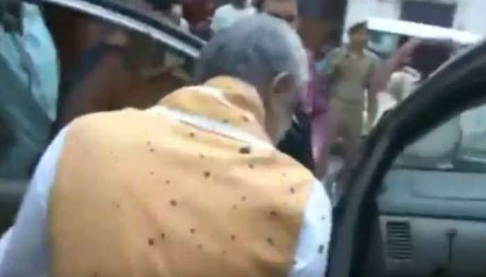 ಪಾಟ್ನಾದಲ್ಲಿ ಹೆಚ್ಚಾದ ಡೆಂಗ್ಯೂ; ರೋಗಿ ಸಂಬಂಧಿಕರಿಂದ ಕೇಂದ್ರ ಸಚಿವ ಅಶ್ವಿನಿ ಚೌಬೆ ಮೇಲೆ ಇಂಕ್ ಎಸೆತ ಪಾಟ್ನಾದಲ್ಲಿ ಹೆಚ್ಚಾದ ಡೆಂಗ್ಯೂ; ರೋಗಿ ಸಂಬಂಧಿಕರಿಂದ ಕೇಂದ್ರ ಸಚಿವ ಅಶ್ವಿನಿ ಚೌಬೆ ಮೇಲೆ ಇಂಕ್ ಎಸೆತ