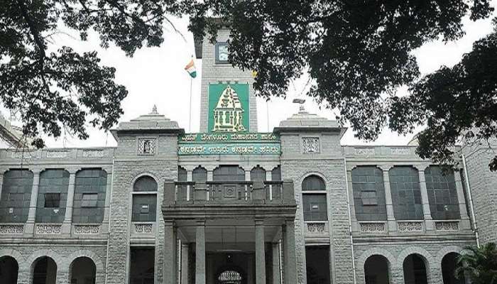 ಬೆಂಗಳೂರಿನಲ್ಲಿ ಕನ್ನಡ ನಾಮಫಲಕ ಕಡ್ಡಾಯ: ಬಿಬಿಎಂಪಿ ಕಟ್ಟುನಿಟ್ಟಿನ ಆದೇಶ ಬೆಂಗಳೂರಿನಲ್ಲಿ ಕನ್ನಡ ನಾಮಫಲಕ ಕಡ್ಡಾಯ: ಬಿಬಿಎಂಪಿ ಕಟ್ಟುನಿಟ್ಟಿನ ಆದೇಶ