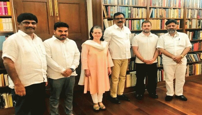 ಸೋನಿಯಾ, ರಾಹುಲ್, ವೇಣುಗೋಪಾಲ್ ಭೇಟಿ ಮಾಡಿದ ಡಿಕೆಶಿ ಸೋನಿಯಾ, ರಾಹುಲ್, ವೇಣುಗೋಪಾಲ್ ಭೇಟಿ ಮಾಡಿದ ಡಿಕೆಶಿ