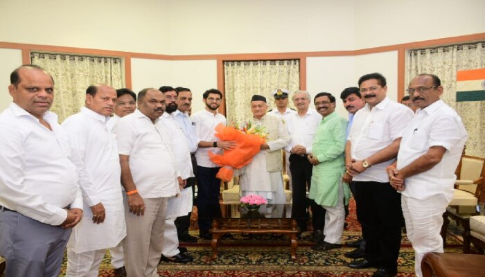 ಮಹಾರಾಷ್ಟ್ರ ರಾಜಕೀಯ ಬಿಕ್ಕಟ್ಟು: ಶಿವಸೇನಾ ನೇತೃತ್ವದ ಸರ್ಕಾರ ರಚನೆಗೆ ಕಾಂಗ್ರೆಸ್ ಬೆಂಬಲ ಮಹಾರಾಷ್ಟ್ರ ರಾಜಕೀಯ ಬಿಕ್ಕಟ್ಟು: ಶಿವಸೇನಾ ನೇತೃತ್ವದ ಸರ್ಕಾರ ರಚನೆಗೆ ಕಾಂಗ್ರೆಸ್ ಬೆಂಬಲ