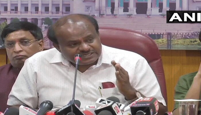 ನಾನು ನಿಮ್ಮಂತೆ ಎಲ್ಲದಕ್ಕೂ ಹಲ್ಲು ಬಿಟ್ಟುಕೊಂಡು ನಿಂತಿಲ್ಲ- ಸದಾನಂದಗೌಡರ ಟೀಕೆಗೆ HDK ತಿರುಗೇಟು ನಾನು ನಿಮ್ಮಂತೆ ಎಲ್ಲದಕ್ಕೂ ಹಲ್ಲು ಬಿಟ್ಟುಕೊಂಡು ನಿಂತಿಲ್ಲ- ಸದಾನಂದಗೌಡರ ಟೀಕೆಗೆ HDK ತಿರುಗೇಟು