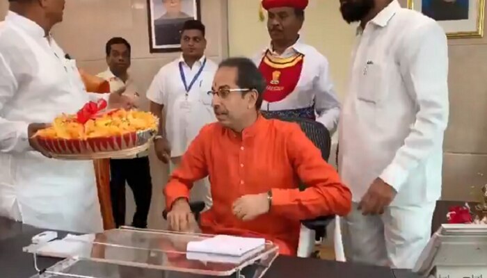 ನಾಳೆ ಮಹಾ' ವಿಧಾನಸಭೆಯಲ್ಲಿ ವಿಶ್ವಾಸ ಮತ ಸಾಬೀತುಪಡಿಸಲು ಉದ್ಧವ್ ಠಾಕ್ರೆ ನಿರ್ಧಾರ ನಾಳೆ ಮಹಾ' ವಿಧಾನಸಭೆಯಲ್ಲಿ ವಿಶ್ವಾಸ ಮತ ಸಾಬೀತುಪಡಿಸಲು ಉದ್ಧವ್ ಠಾಕ್ರೆ ನಿರ್ಧಾರ