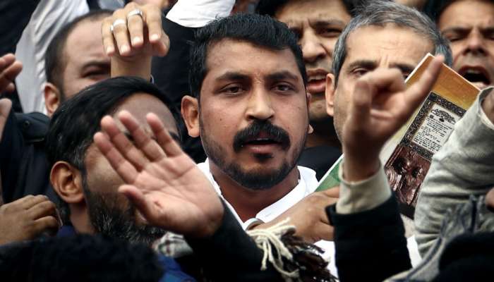 ಭೀಮ್ ಆರ್ಮಿ ಮುಖ್ಯಸ್ಥ ಚಂದ್ರಶೇಖರ್ ಆಜಾದ್ ಗೆ ಏಮ್ಸ್ ನಲ್ಲಿ ಚಿಕಿತ್ಸೆ ನೀಡಿ- ದೆಹಲಿ ಕೋರ್ಟ್ ಆದೇಶ ಭೀಮ್ ಆರ್ಮಿ ಮುಖ್ಯಸ್ಥ ಚಂದ್ರಶೇಖರ್ ಆಜಾದ್ ಗೆ ಏಮ್ಸ್ ನಲ್ಲಿ ಚಿಕಿತ್ಸೆ ನೀಡಿ- ದೆಹಲಿ ಕೋರ್ಟ್ ಆದೇಶ