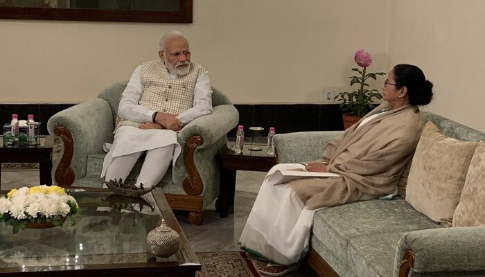 ಮಮತಾ ಬ್ಯಾನರ್ಜಿಯಿಂದ ಪ್ರಧಾನಿ ಮೋದಿ ಭೇಟಿ, ಪೌರತ್ವ ತಿದ್ದುಪಡಿ ಕಾಯ್ದೆ ಪುನರ್ವಿಮರ್ಶೆಗೆ ಮನವಿ ಮಮತಾ ಬ್ಯಾನರ್ಜಿಯಿಂದ ಪ್ರಧಾನಿ ಮೋದಿ ಭೇಟಿ, ಪೌರತ್ವ ತಿದ್ದುಪಡಿ ಕಾಯ್ದೆ ಪುನರ್ವಿಮರ್ಶೆಗೆ ಮನವಿ