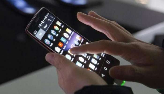Smartphone ನಿಂದಲೂ ಹರಡಬಹುದು CoronaVirus, ಈ Tips ಅನುಸರಿಸಿ ಅಪಾಯದಿಂದ ದೂರವಿರಿ Smartphone ನಿಂದಲೂ ಹರಡಬಹುದು CoronaVirus, ಈ Tips ಅನುಸರಿಸಿ ಅಪಾಯದಿಂದ ದೂರವಿರಿ