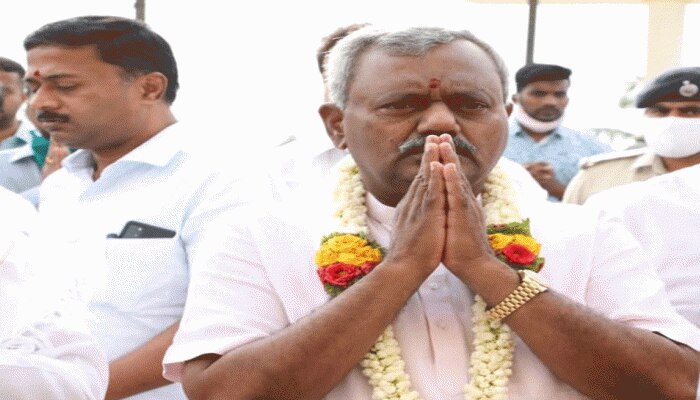 ಮೈಸೂರು ಕೊರೋನಾ ಮುಕ್ತ ಆಗಿದ್ದಕ್ಕೆ ಚಾಮುಂಡೇಶ್ವರಿ ಪೂಜೆ ಸಲ್ಲಿಸಿದ ಎಸ್.ಟಿ. ಸೋಮಶೇಖರ್ ಮೈಸೂರು ಕೊರೋನಾ ಮುಕ್ತ ಆಗಿದ್ದಕ್ಕೆ ಚಾಮುಂಡೇಶ್ವರಿ ಪೂಜೆ ಸಲ್ಲಿಸಿದ ಎಸ್.ಟಿ. ಸೋಮಶೇಖರ್