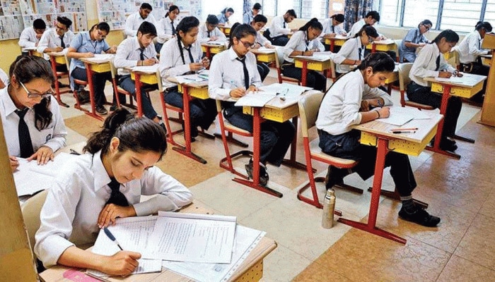 10th - 12th Board Exam:ಸಾಮಾಜಿಕ ಅಂತರಕ್ಕಾಗಿ ಸಿದ್ಧವಾಗಿದೆ ಹೊಸ ನೀತಿ 10th - 12th Board Exam:ಸಾಮಾಜಿಕ ಅಂತರಕ್ಕಾಗಿ ಸಿದ್ಧವಾಗಿದೆ ಹೊಸ ನೀತಿ