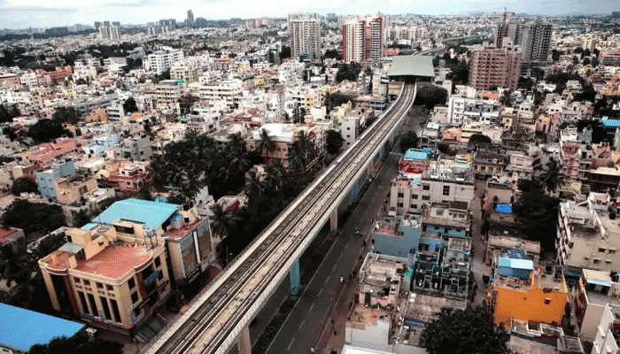 ಬೆಂಗಳೂರಿನಲ್ಲಿ ಸಂಡೆ ಲಾಕ್‌ಡೌನ್ : ರಸ್ತೆಗಳು ಬಂದ್, ಅಗತ್ಯ ವಸ್ತುಗಳ ಮಾರಾಟಕ್ಕಷ್ಟೇ ಅವಕಾಶ title=