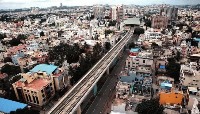 ಬೆಂಗಳೂರಿನಲ್ಲಿ ಸಂಡೆ ಲಾಕ್ಡೌನ್ : ರಸ್ತೆಗಳು ಬಂದ್, ಅಗತ್ಯ ವಸ್ತುಗಳ ಮಾರಾಟಕ್ಕಷ್ಟೇ ಅವಕಾಶ ಬೆಂಗಳೂರಿನಲ್ಲಿ ಸಂಡೆ ಲಾಕ್ಡೌನ್ : ರಸ್ತೆಗಳು ಬಂದ್, ಅಗತ್ಯ ವಸ್ತುಗಳ ಮಾರಾಟಕ್ಕಷ್ಟೇ ಅವಕಾಶ