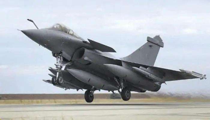 Rafaleಗೆ 137 ಕೋಟಿ ಭಾರತೀಯರ 'ನಮಸ್ಕಾರ', ಅಂಬಾಲಾ ಏರ್ಬೇಸ್ ನಲ್ಲಿ 5 ಯುದ್ಧವಿಮಾನಗಳ Smooth Landing title=