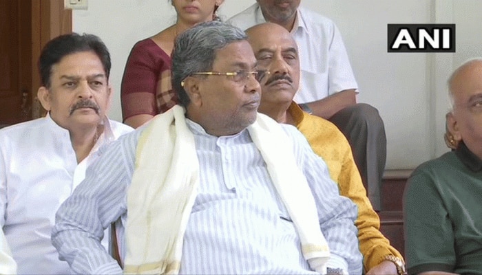 ಸಿದ್ದರಾಮಯ್ಯ ಬೇಗ ಗುಣಮುಖರಾಗಲೆಂದು ಹರಿದುಬರುತ್ತಿದೆ ಶುಭಾ ಹಾರೈಕೆಗಳ ಮಹಾಪೂರ ಸಿದ್ದರಾಮಯ್ಯ ಬೇಗ ಗುಣಮುಖರಾಗಲೆಂದು ಹರಿದುಬರುತ್ತಿದೆ ಶುಭಾ ಹಾರೈಕೆಗಳ ಮಹಾಪೂರ