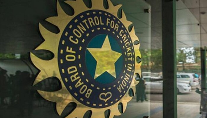 IPL-2020: ಶೀರ್ಷಿಕೆ ಪ್ರಾಯೋಜಕತ್ವದ ಹರಾಜು ಪ್ರಕ್ರಿಯೆಗೆ ಕಂಪನಿಗಳಿಗೆ ಆಹ್ವಾನ ನೀಡಿದ BCCI IPL-2020: ಶೀರ್ಷಿಕೆ ಪ್ರಾಯೋಜಕತ್ವದ ಹರಾಜು ಪ್ರಕ್ರಿಯೆಗೆ ಕಂಪನಿಗಳಿಗೆ ಆಹ್ವಾನ ನೀಡಿದ BCCI