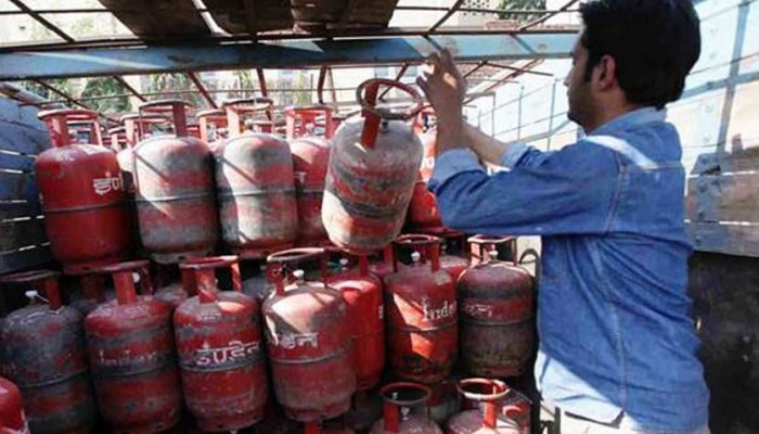 ಉಚಿತವಾಗಿ LPG ಸಿಲಿಂಡರ್ ಪಡೆಯಲು ಈ ರೀತಿ ನೋಂದಣಿ ಮಾಡಿ, ಇಲ್ಲಿದೆ ಬೇಕಾಗುವ ದಾಖಲೆಗಳ ಪಟ್ಟಿ ಉಚಿತವಾಗಿ LPG ಸಿಲಿಂಡರ್ ಪಡೆಯಲು ಈ ರೀತಿ ನೋಂದಣಿ ಮಾಡಿ, ಇಲ್ಲಿದೆ ಬೇಕಾಗುವ ದಾಖಲೆಗಳ ಪಟ್ಟಿ